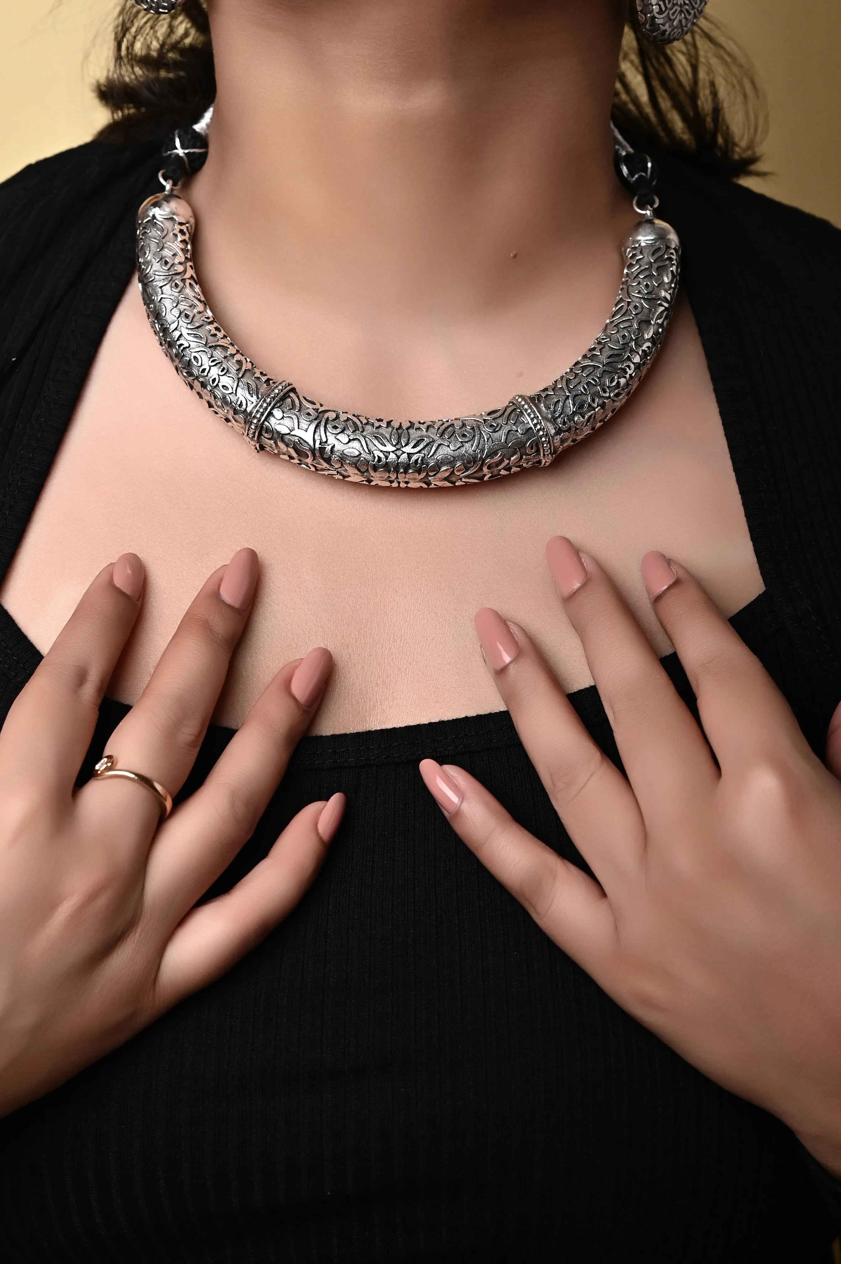 Silver Metal Boho Style Hansuli Necklace Set