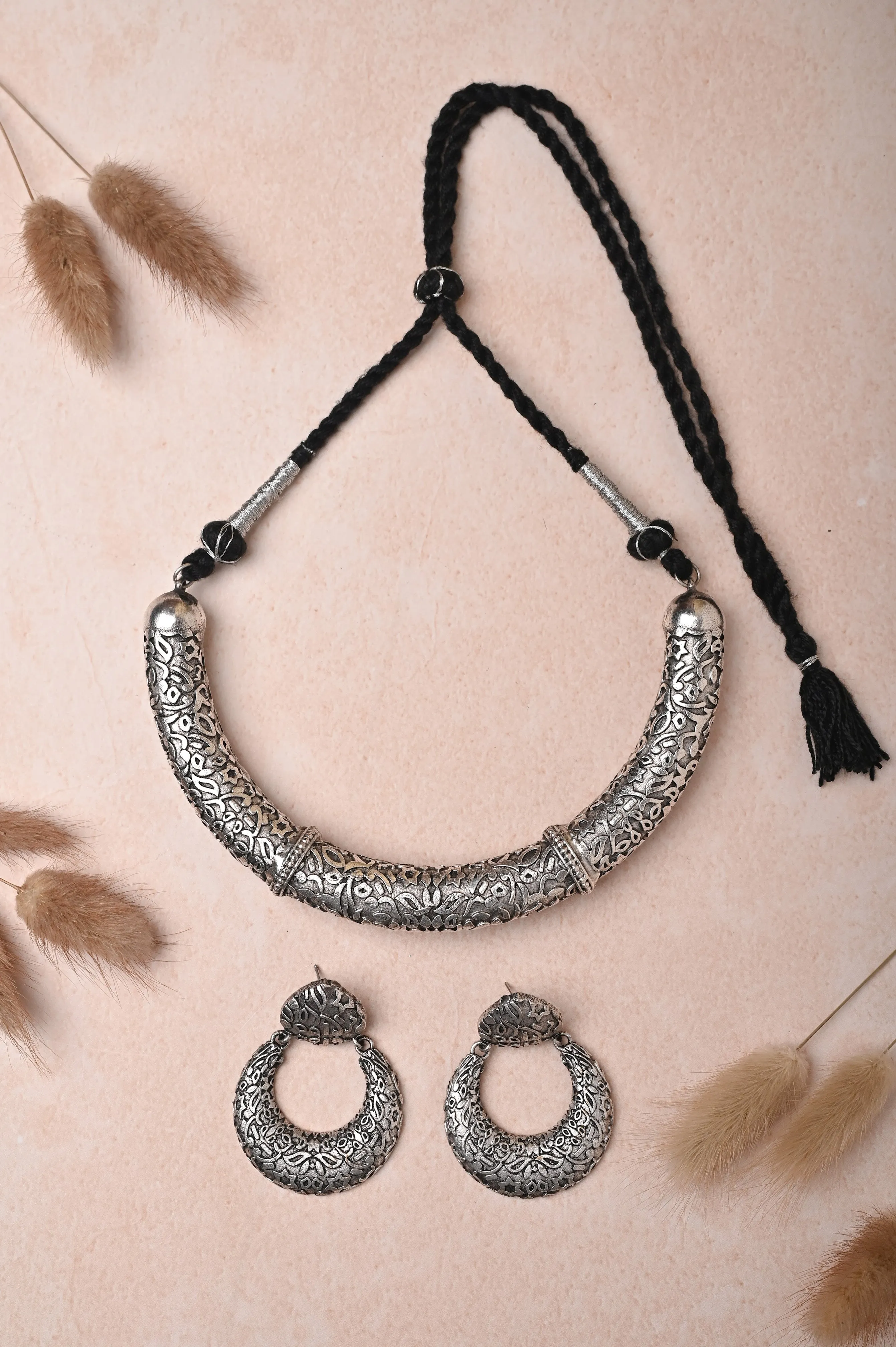 Silver Metal Boho Style Hansuli Necklace Set