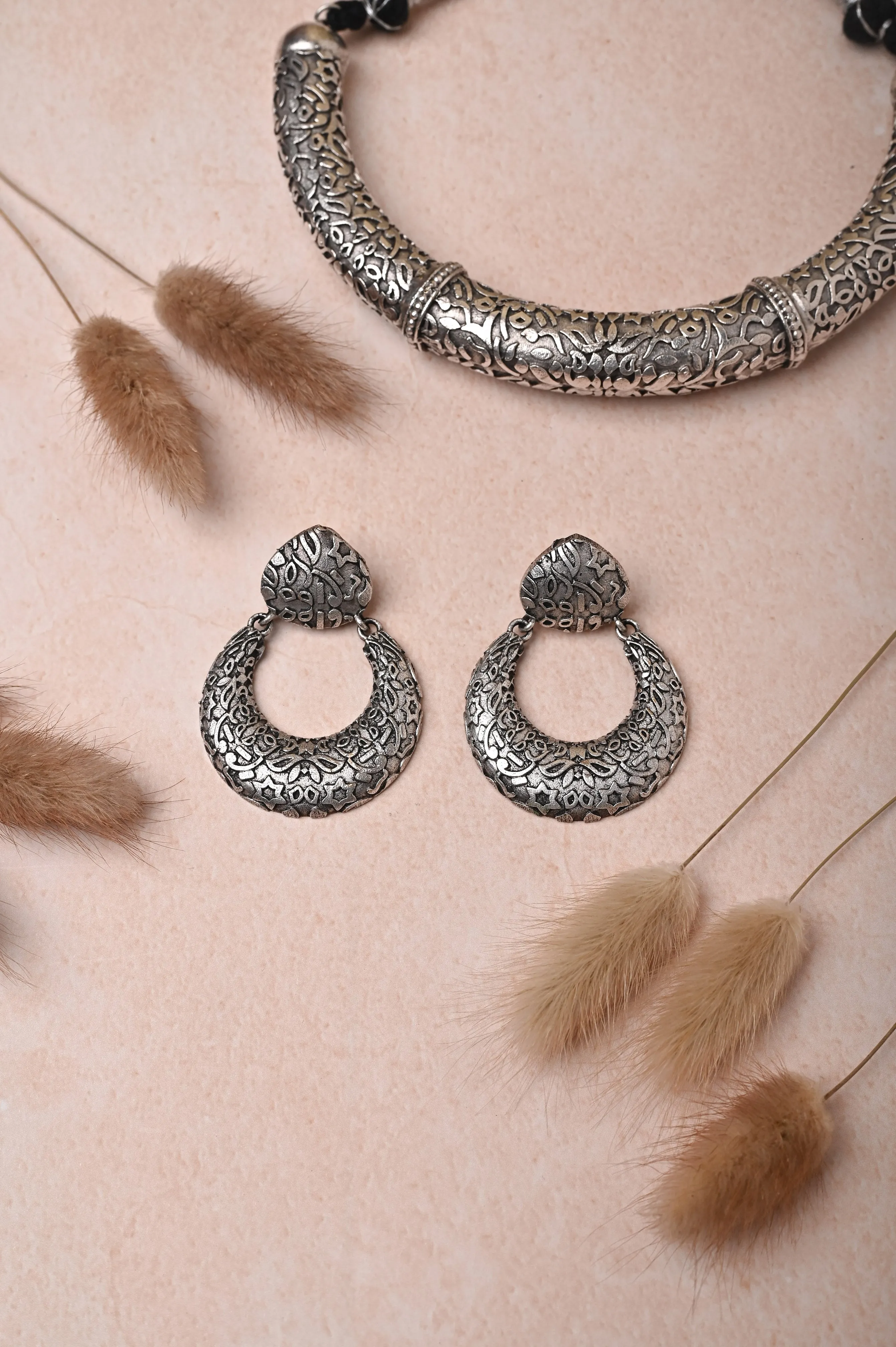 Silver Metal Boho Style Hansuli Necklace Set
